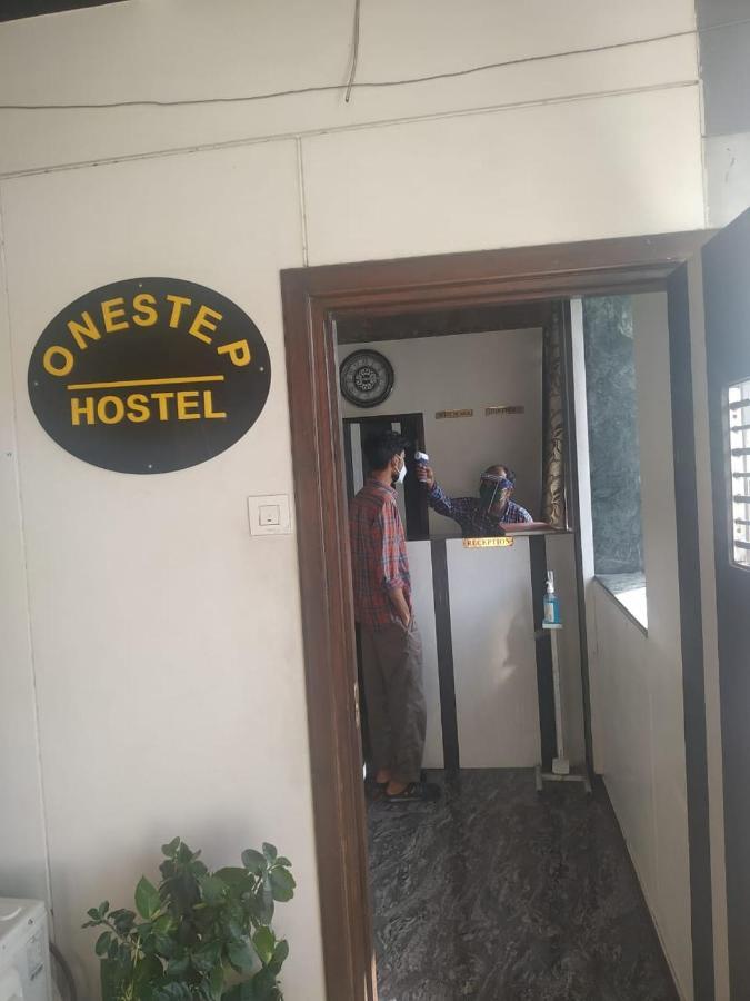 One Step Hostel Mumbai Eksteriør bilde